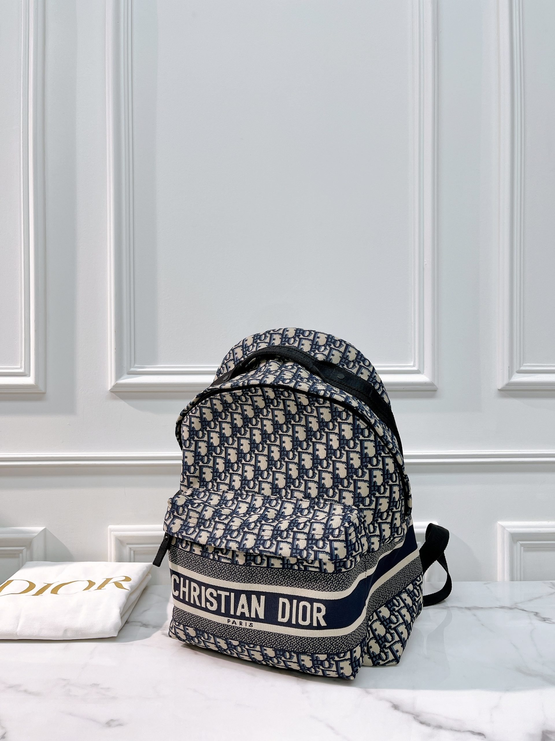 dior nike backpack CHRISTIAN || Travel Dior Oblique Jacquard GREY/BLACK/BLU FASHION MYST while the front Saddle pocket and side flap pockets offer easy access to keys or earphones Jordan Monogram Backpack (20.8L) -